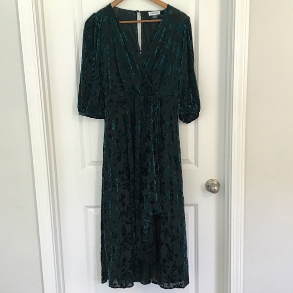 Calvin Klein. 3/4 sleeves. Black & green velvet floral. V-neck. High-low hem. - Picture 2 of 9